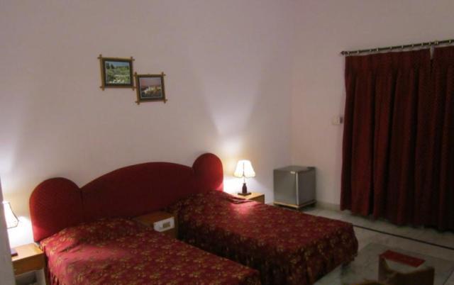 Hotel Surya Khajurāho Стая снимка